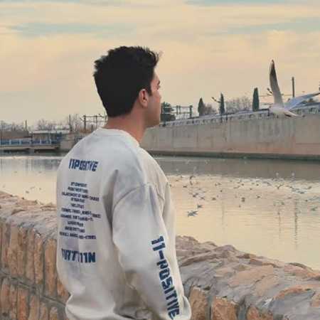 مثل ماه برق میزنی