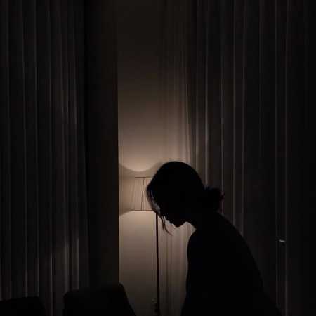 شب به گلستان تنها منتظرت بودم صدای زن