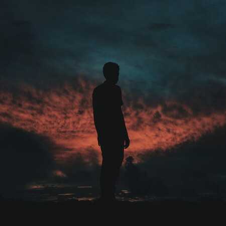 پرم از احتیاط کسی دورمم نمیاد
